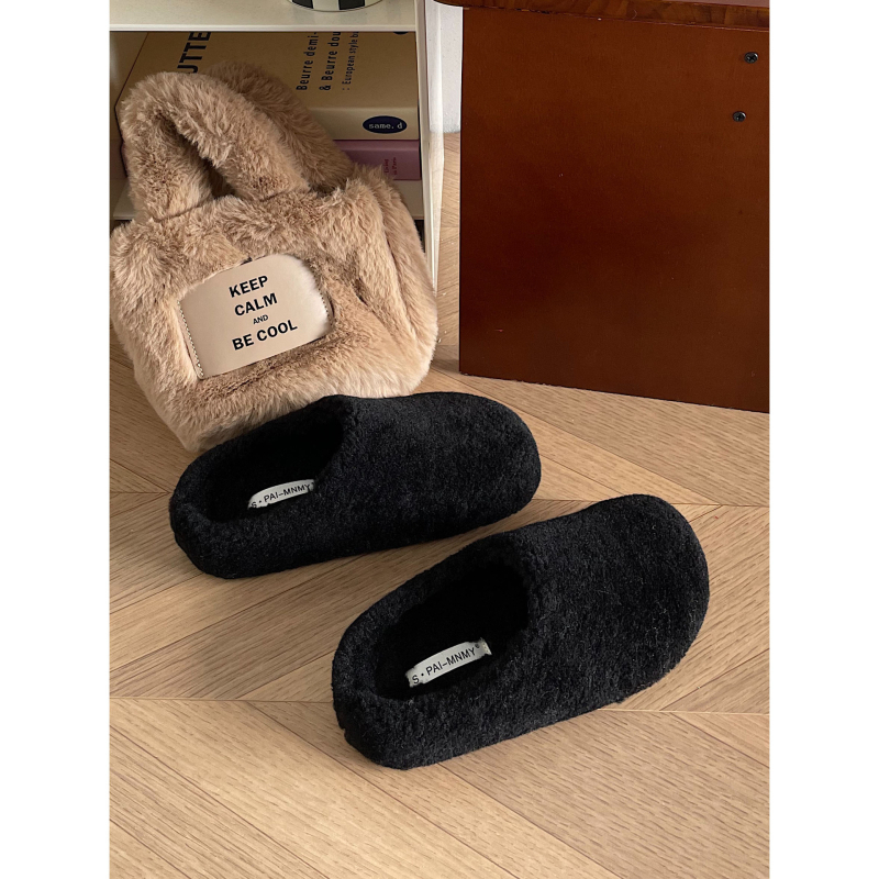 Sieviešu mājas čības no pūka ar slēgtu purnu, gumijas zole, iekšpuse no īsa mākslīgā pūka, pavasaris 2024