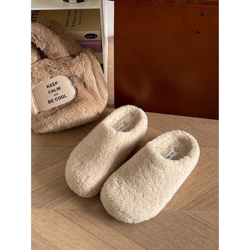 Sieviešu mājas čības no pūka ar slēgtu purnu, gumijas zole, iekšpuse no īsa mākslīgā pūka, pavasaris 2024