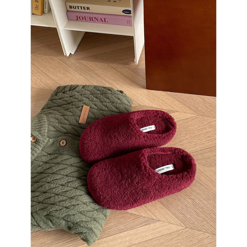 Sieviešu mājas čības no pūka ar slēgtu purnu, gumijas zole, iekšpuse no īsa mākslīgā pūka, pavasaris 2024