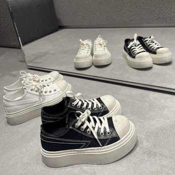 Adidași din pânză, aspect uzat-retro, talpă groasă, vârf rotund, șireturi, platformă, înălțimea călcâiului 3–5 cm