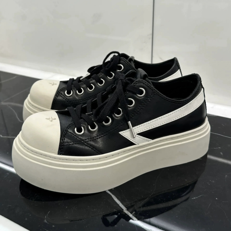 Adidași din pânză, aspect uzat-retro, talpă groasă, vârf rotund, șireturi, platformă, înălțimea călcâiului 3–5 cm