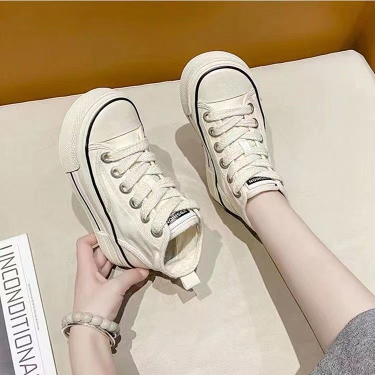 Női magasított vászon cipő vastag gumitalppal, fűzővel záródó, hálós belső, PU talpbetét, sarokmagasság 0–1 cm