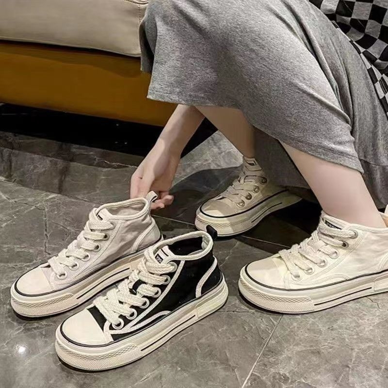 Női magasított vászon cipő vastag gumitalppal, fűzővel záródó, hálós belső, PU talpbetét, sarokmagasság 0–1 cm