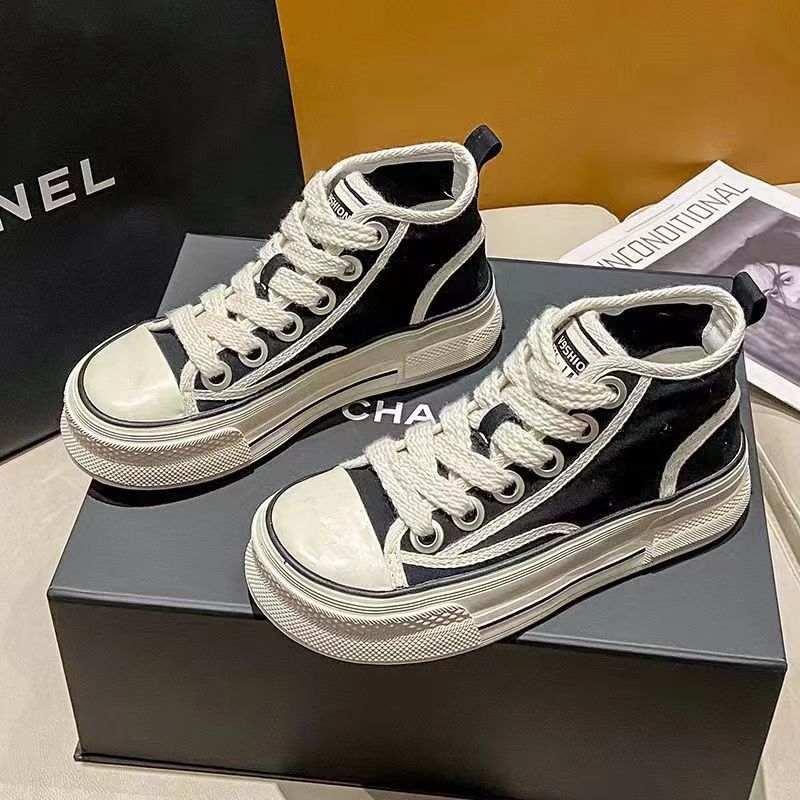 Női magasított vászon cipő vastag gumitalppal, fűzővel záródó, hálós belső, PU talpbetét, sarokmagasság 0–1 cm