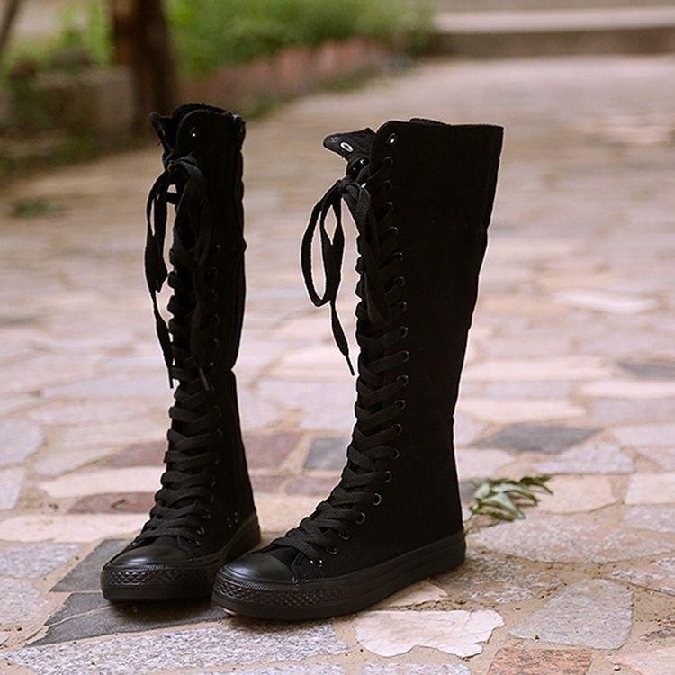 Adidași din pânză înalți, stil coreean, talpă vulcanizată, înălțare internă, închidere cu șiret (Partea superioară: pânză; Talpa: cauciuc; Înălțime: înaltă; Tehnologia talpă: vulcanizată; Înălțare internă)