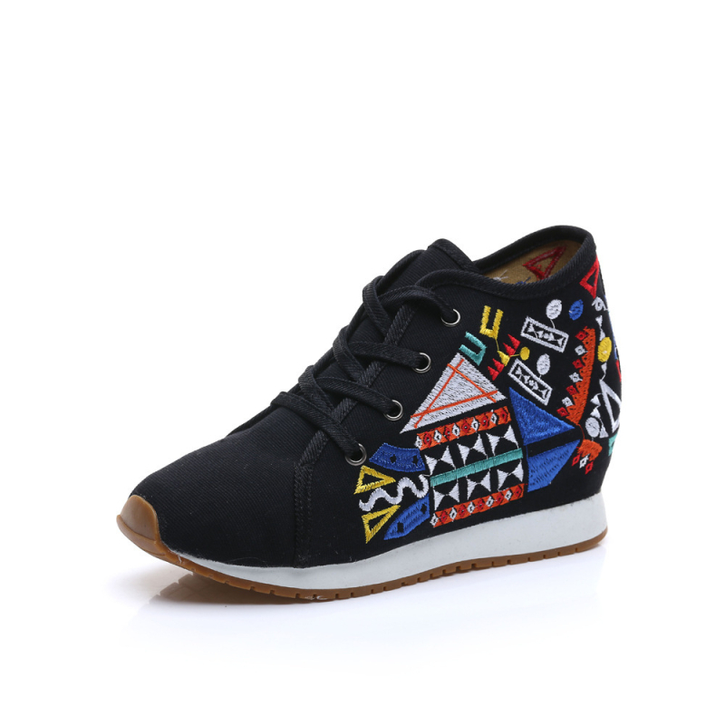 Sieviešu kanvas kurpes ar izšuvumiem, flīsa oderējums, kokvilnas iekšējais materiāls, vidējā augstuma (3-7 cm)