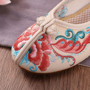 Moteriški siuvinėti kanvas bateliai su gėlių raštu, vintyrinis stilius, medvilnės viršus, karvų odos padas, plokščias kulnas