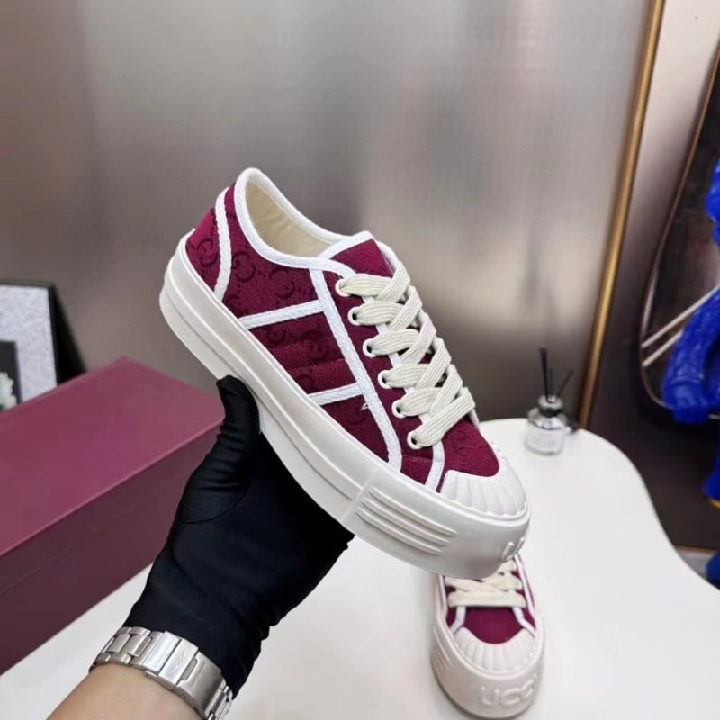 Sieviešu auduma sporta apavi ar reljēta apdruku, zems profils, šņorēšana, bieza zole