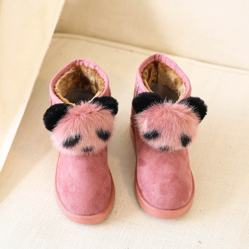 Дамски снежни ботуши – къси, подплатени с изкуствен пух; горна част: матова кожа; вътрешна подплата: изкуствен пух; нисък глезен; гумена подметка; кръгъл нос