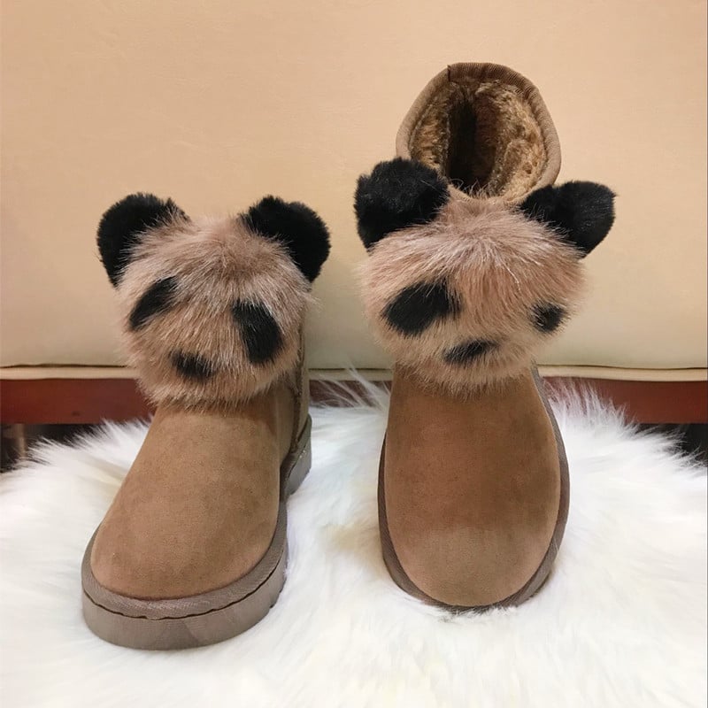 Дамски снежни ботуши – къси, подплатени с изкуствен пух; горна част: матова кожа; вътрешна подплата: изкуствен пух; нисък глезен; гумена подметка; кръгъл нос