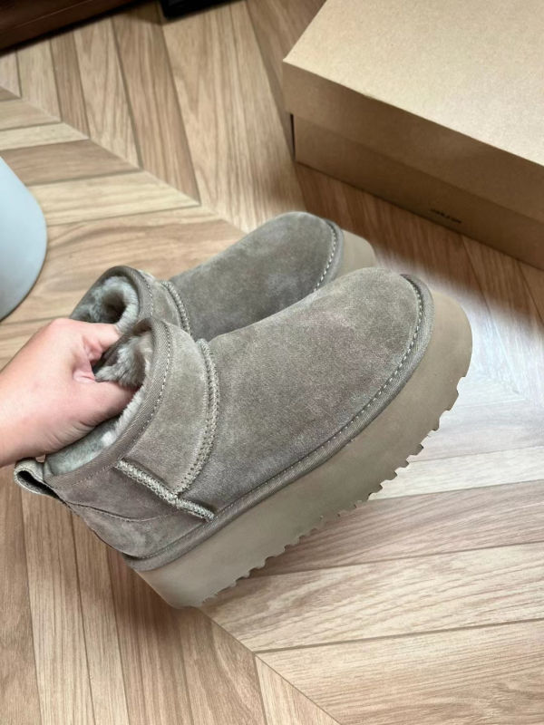 Ženske zimske čizme s debelim potplatom, visokim gornjim dijelom, kožni gornji dio, unutarnja podstava od ovčje kože, vodootporne, protuklizne, 3–5 cm visina pete