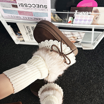 Női havas csizma műszálas fleece-vel a felső részen, műszőrme bélés, EVA talp, rövid szár, 3–5 cm sarok.