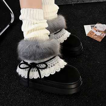 Női havas csizma műszálas fleece-vel a felső részen, műszőrme bélés, EVA talp, rövid szár, 3–5 cm sarok.