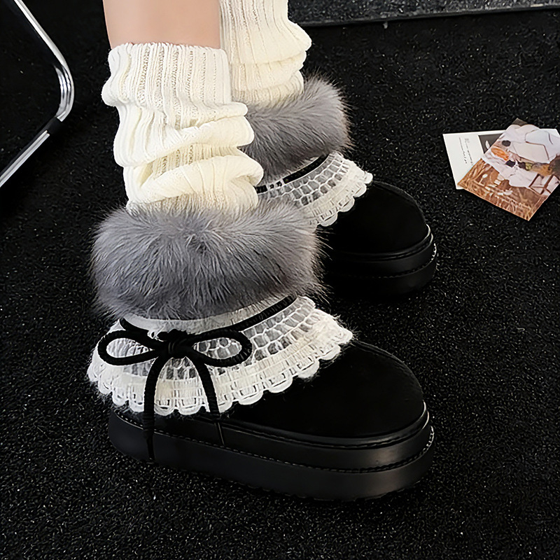 Női havas csizma műszálas fleece-vel a felső részen, műszőrme bélés, EVA talp, rövid szár, 3–5 cm sarok.