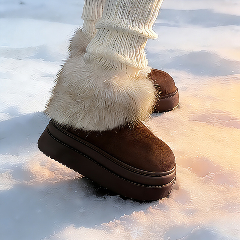 Női havas csizma műszálas fleece-vel a felső részen, műszőrme bélés, EVA talp, rövid szár, 3–5 cm sarok.
