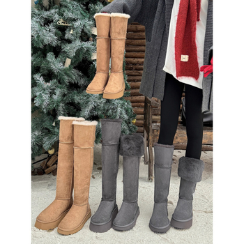 Дамски снегоботи с висок вал, горният материал: кравешки велур (набук), вътрешност от изкуствен косъм, подметка гума, височина на тока 3–5 cm