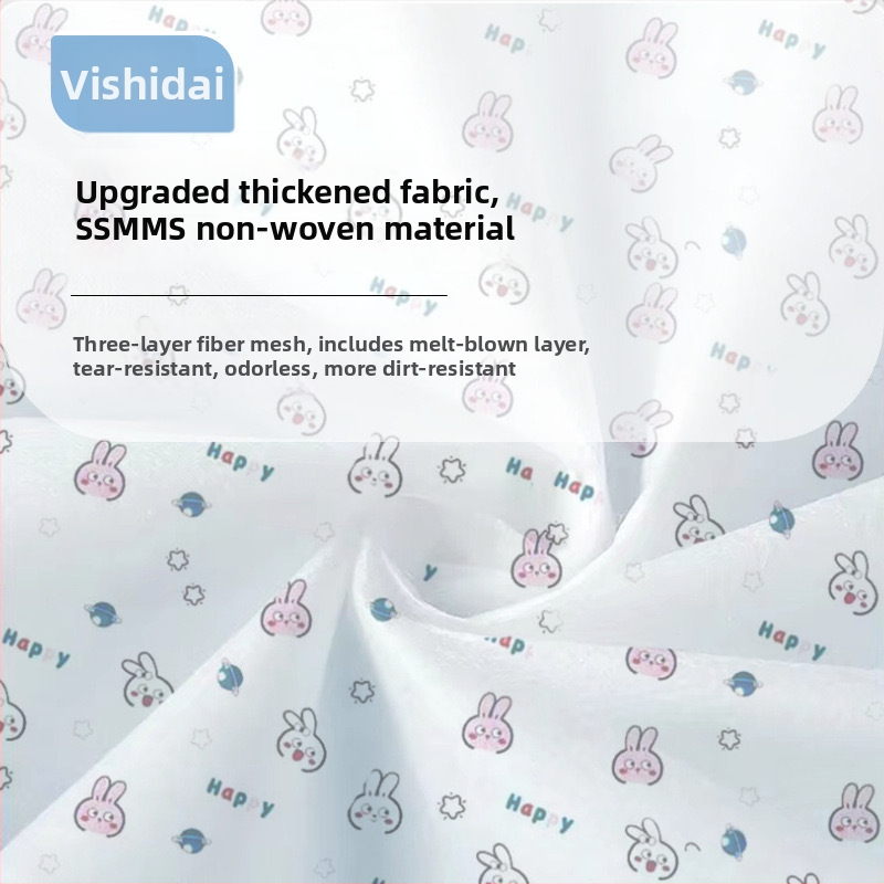Keturių dalių kelioninis patalynės komplektas iš nepluoštinio audinio: antklodės uždangalas, vienkartinis paklodos lakštas ir pagalvių užvalkalai