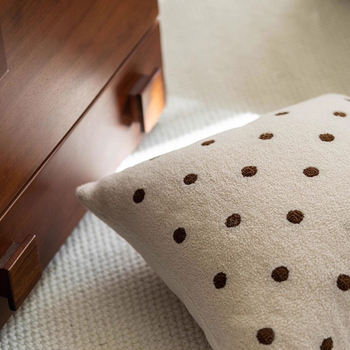 Puhas plüss párnahuzat, hímzett geometriai minta, modern minimalist stílus, testreszabható