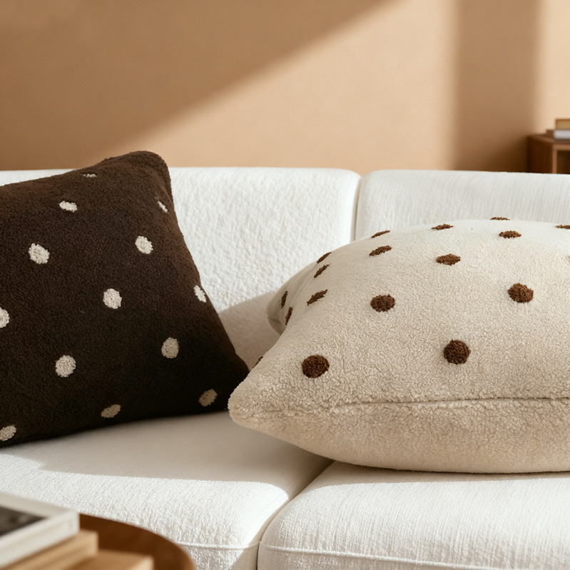 Puhas plüss párnahuzat, hímzett geometriai minta, modern minimalist stílus, testreszabható