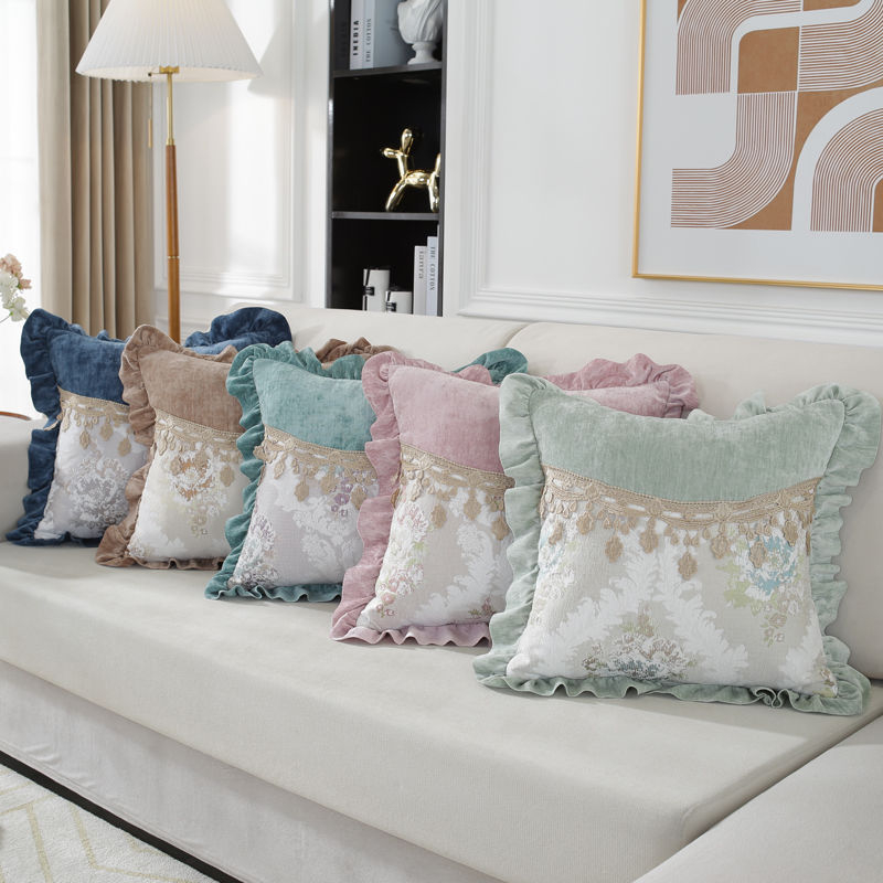 Párnahuzat plüss anyagból, hímzett virágos mintával, poliészter töltettel