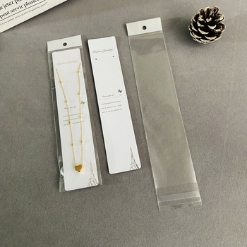 Piekaramais kulons ar konvekss formu, balts kartons, druka, vienkārša sērija, pavasara 2023 izlaidums