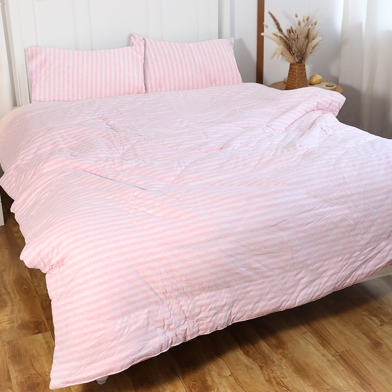 Kootud puuvillane teki kate geomeetrilise mustriga, twill-kangas, lõngaga värvitud, kaasaegne minimalistlik stiil