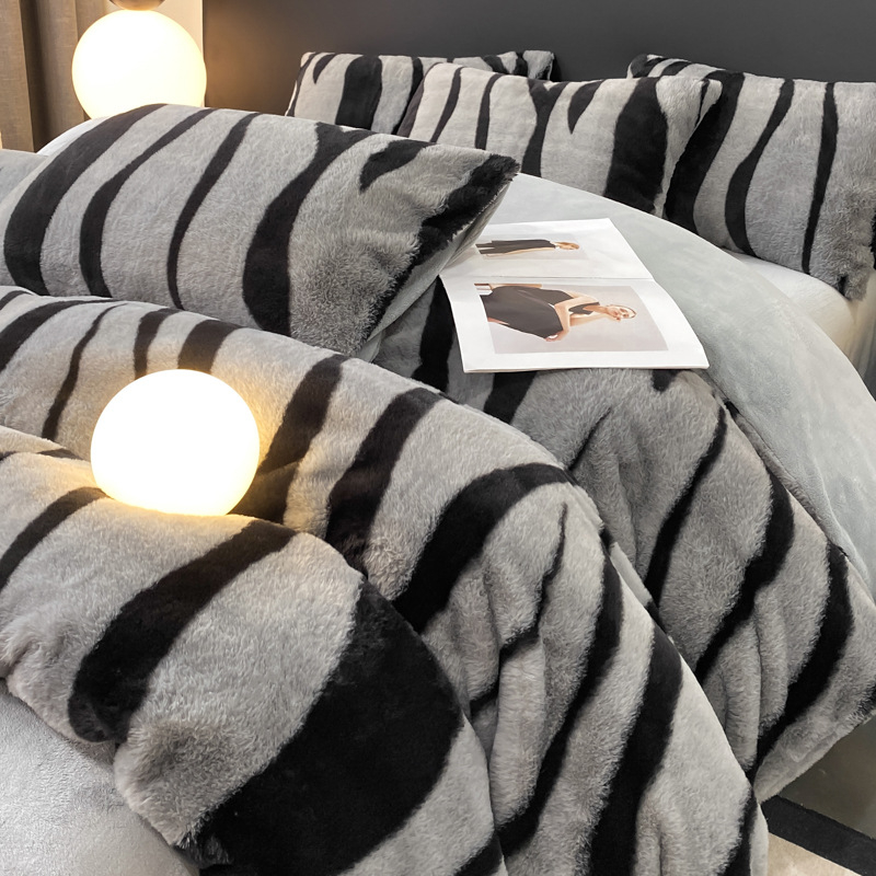 Luksuzni četverodijelni set posteljine za jesen-zimu sa zebraskim uzorkom, navlaka za pokrivač od pliša od kunića, platno od mliječnog velura i elastični list
