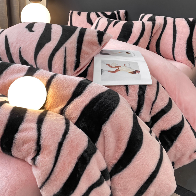 Luksuzni četverodijelni set posteljine za jesen-zimu sa zebraskim uzorkom, navlaka za pokrivač od pliša od kunića, platno od mliječnog velura i elastični list