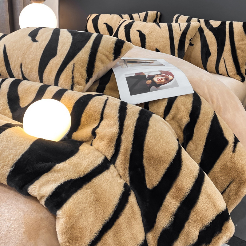 Luksuzni četverodijelni set posteljine za jesen-zimu sa zebraskim uzorkom, navlaka za pokrivač od pliša od kunića, platno od mliječnog velura i elastični list