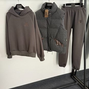 Zimski trodijelni set s geometrijskim uzorkom: kožno-pamušna vesta, kapuljača fleece i fleece hlače joggerice