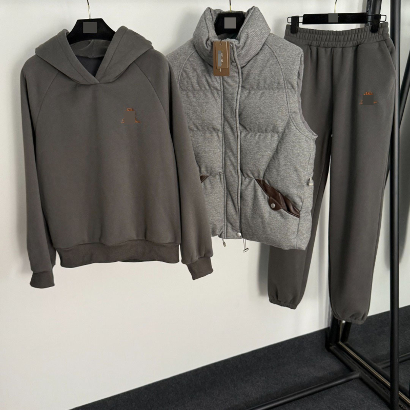 Zimski trodijelni set s geometrijskim uzorkom: kožno-pamušna vesta, kapuljača fleece i fleece hlače joggerice