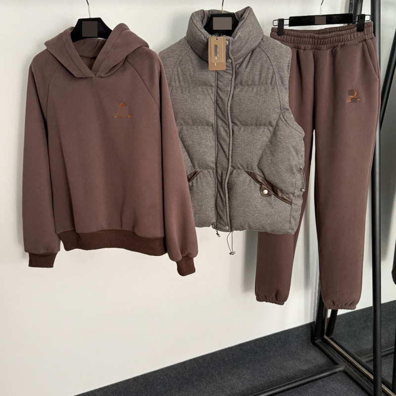 Zimski trodijelni set s geometrijskim uzorkom: kožno-pamušna vesta, kapuljača fleece i fleece hlače joggerice