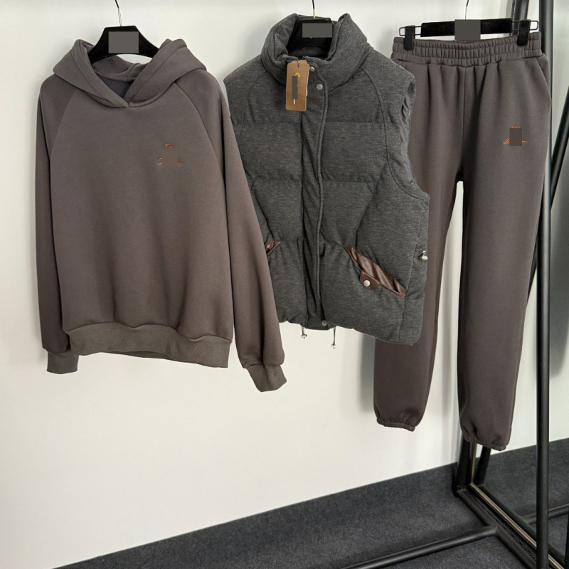 Zimski trodijelni set s geometrijskim uzorkom: kožno-pamušna vesta, kapuljača fleece i fleece hlače joggerice