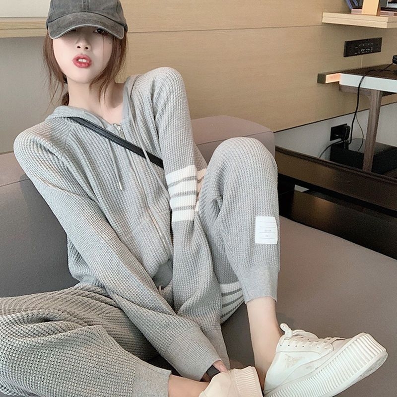 Női két darabos casual sport szett kardigán felsővel és nadrággal, négy csíkos mintázat, poliészter, őszi szezon 2025