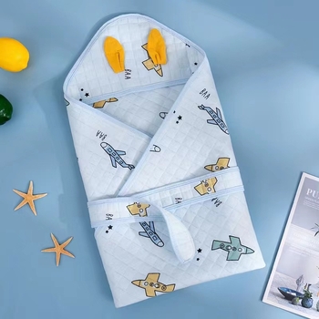 Újszülött ölelős swaddle aranyos rajzfilmszerű fülekkel, 100% pamut anyag és töltet, állat- és rajzfilmszövet mintázat, tavasz-nyár-ősz