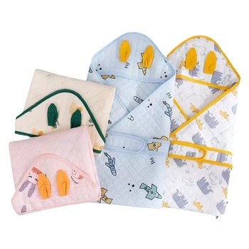 Újszülött ölelős swaddle aranyos rajzfilmszerű fülekkel, 100% pamut anyag és töltet, állat- és rajzfilmszövet mintázat, tavasz-nyár-ősz