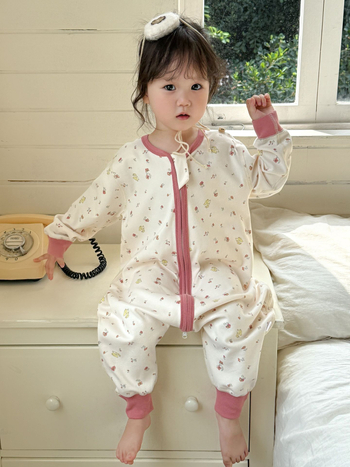 Babák és gyerekek alvózsákja, külső anyag pamut ≥95%, bélés pamut ≥95%, antibakteriális és nedvességelvezető, rajzfilm minta, téli–tavaszi–ősszi szezonokra, cipzár gyanta kivitelben