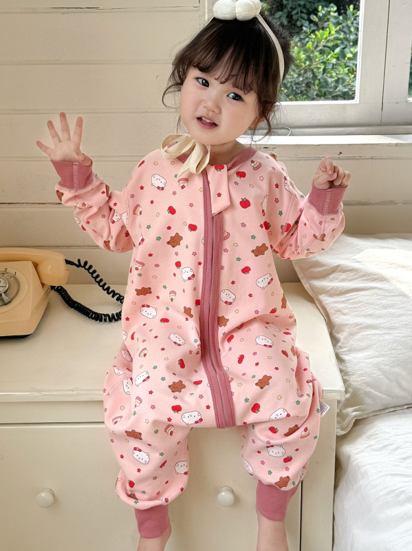 Babák és gyerekek alvózsákja, külső anyag pamut ≥95%, bélés pamut ≥95%, antibakteriális és nedvességelvezető, rajzfilm minta, téli–tavaszi–ősszi szezonokra, cipzár gyanta kivitelben