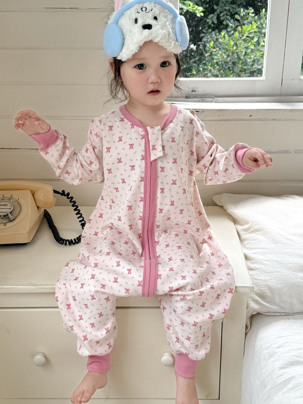 Babák és gyerekek alvózsákja, külső anyag pamut ≥95%, bélés pamut ≥95%, antibakteriális és nedvességelvezető, rajzfilm minta, téli–tavaszi–ősszi szezonokra, cipzár gyanta kivitelben