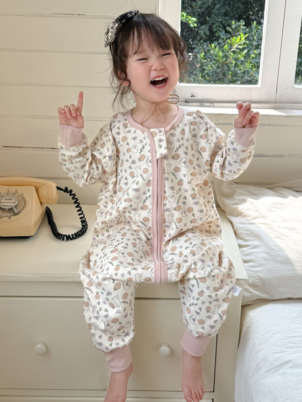 Babák és gyerekek alvózsákja, külső anyag pamut ≥95%, bélés pamut ≥95%, antibakteriális és nedvességelvezető, rajzfilm minta, téli–tavaszi–ősszi szezonokra, cipzár gyanta kivitelben