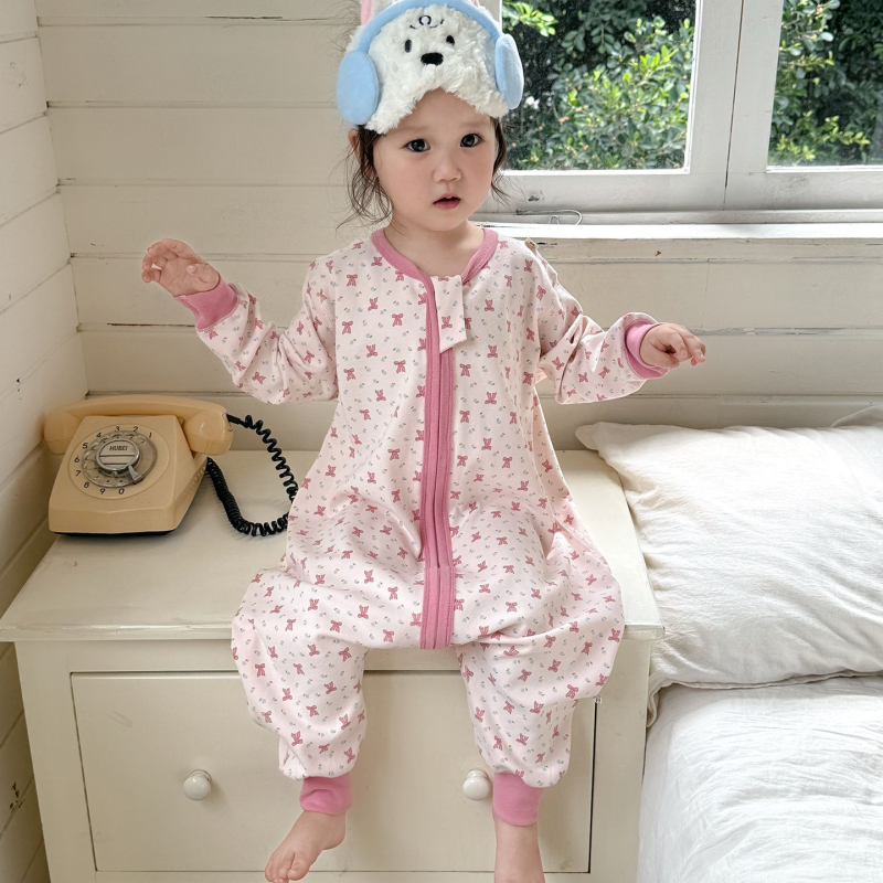 Babák és gyerekek alvózsákja, külső anyag pamut ≥95%, bélés pamut ≥95%, antibakteriális és nedvességelvezető, rajzfilm minta, téli–tavaszi–ősszi szezonokra, cipzár gyanta kivitelben