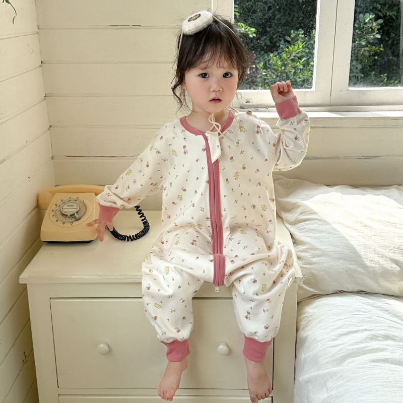 Babák és gyerekek alvózsákja, külső anyag pamut ≥95%, bélés pamut ≥95%, antibakteriális és nedvességelvezető, rajzfilm minta, téli–tavaszi–ősszi szezonokra, cipzár gyanta kivitelben