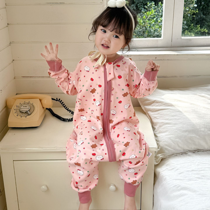 Babák és gyerekek alvózsákja, külső anyag pamut ≥95%, bélés pamut ≥95%, antibakteriális és nedvességelvezető, rajzfilm minta, téli–tavaszi–ősszi szezonokra, cipzár gyanta kivitelben