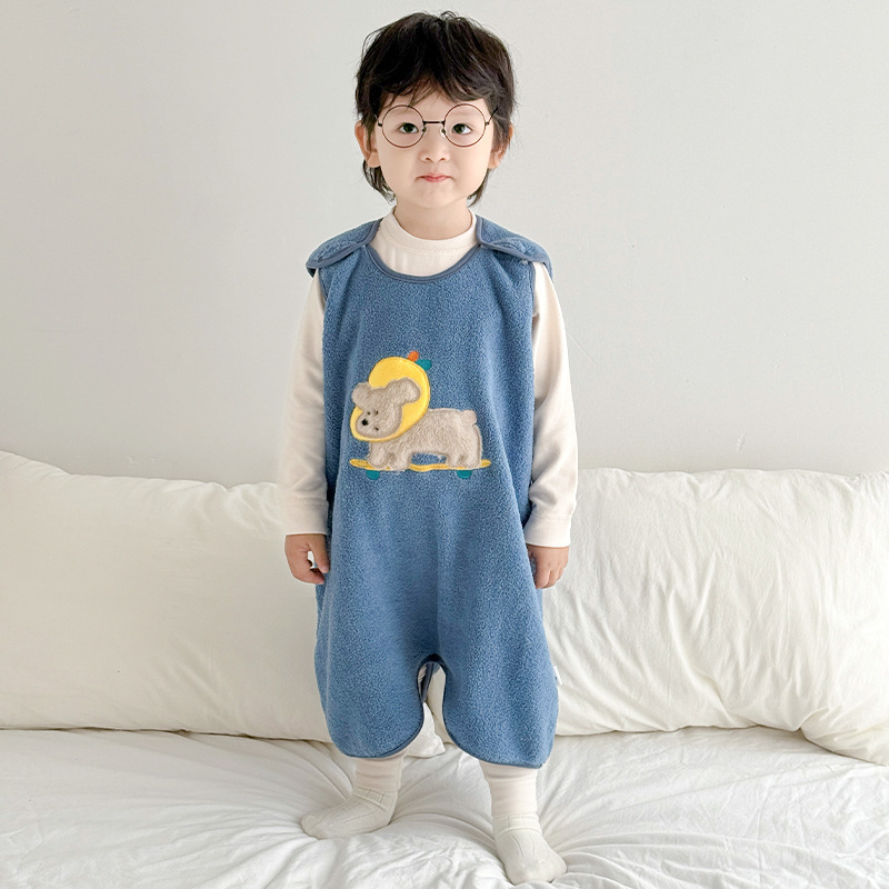 Ujj nélküli hálózsák babáknak, mellény-stílus, vastag poliészter anyag és poliészter bélés, téli–ősz használatra