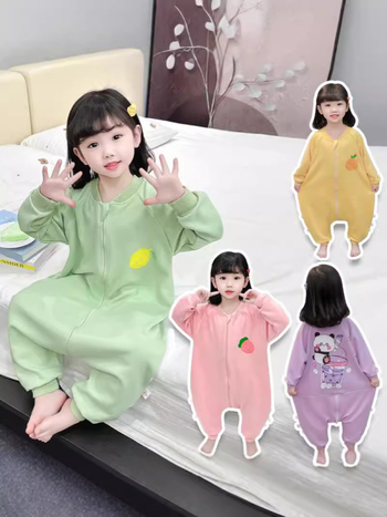 Baba alvózsák három évszakos, hőre érzékeny bársonyból, hosszú ujjú, nedvességelvezető bélés, mesefigurás mintával, 0–6 éveseknek