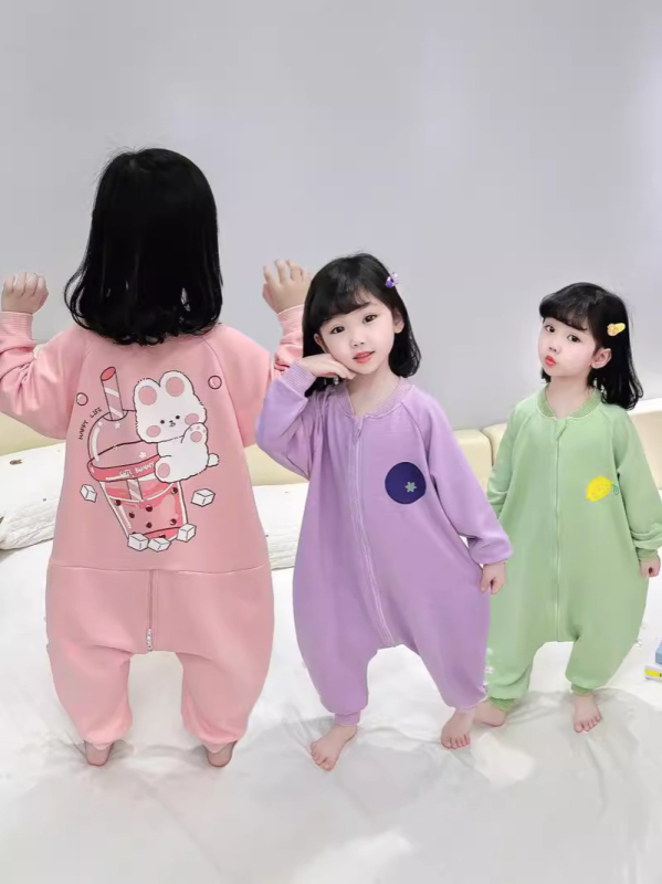 Baba alvózsák három évszakos, hőre érzékeny bársonyból, hosszú ujjú, nedvességelvezető bélés, mesefigurás mintával, 0–6 éveseknek