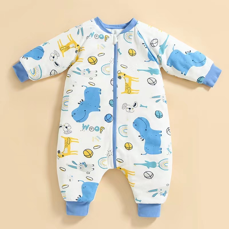 Gyerekeknek szóló alvózsák osztott lábakkal, vastag téli töltettel, selyemrost töltelékkel, külső és bélés 95% feletti pamutból, levehető ujjaival.