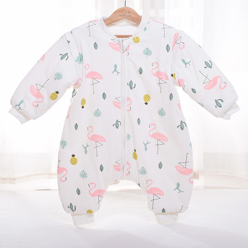 Gyerekeknek szóló alvózsák osztott lábakkal, vastag téli töltettel, selyemrost töltelékkel, külső és bélés 95% feletti pamutból, levehető ujjaival.