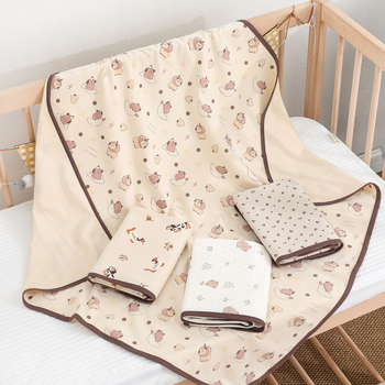 Újszülött ölelős takaró — pamut-vatta anyag, állat- és mesefigurás minta, négy évszakos használat, 1–3 éveseknek (80–100 cm)