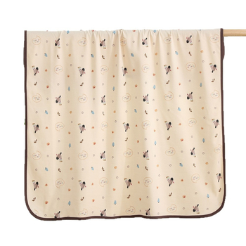 Újszülött ölelős takaró — pamut-vatta anyag, állat- és mesefigurás minta, négy évszakos használat, 1–3 éveseknek (80–100 cm)